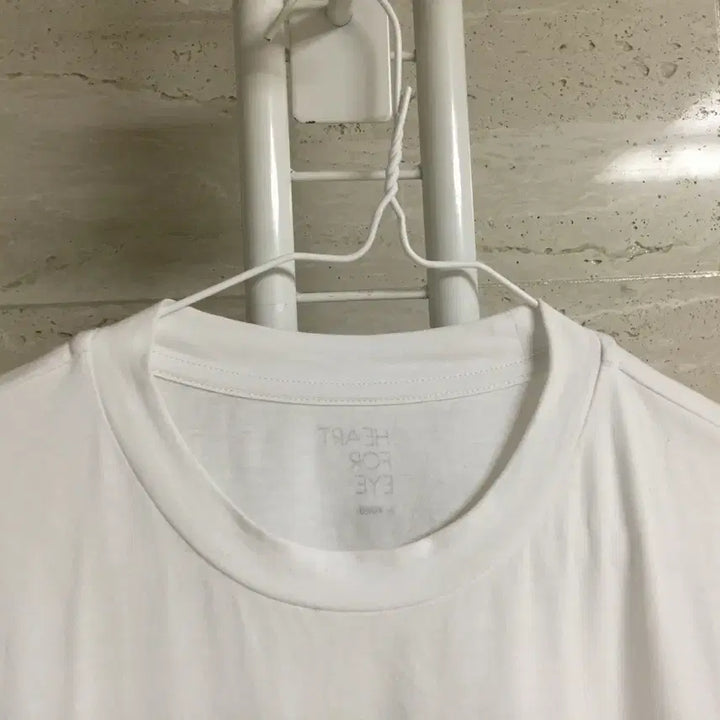 [BUNJANG] KUHO Heart Embroidery Short-Sleeve T-Shirt / KUHO 구호 24 하트자수 반팔 티셔츠 S