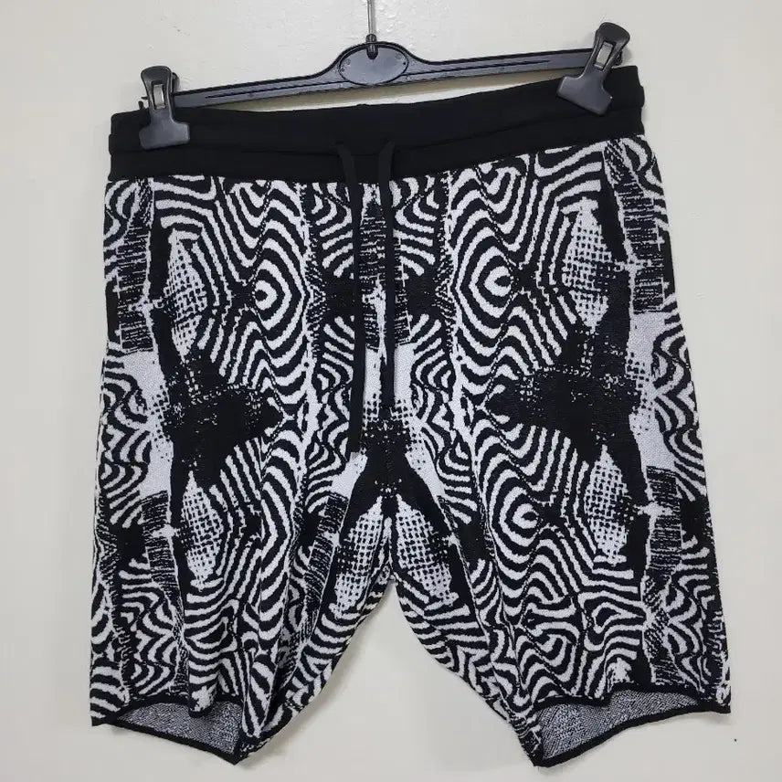 [BUNJANG] ZARA Pattern Shorts Black/White Free Size / 자라패턴 반바지 블랙/화이트 프리사이즈.260502