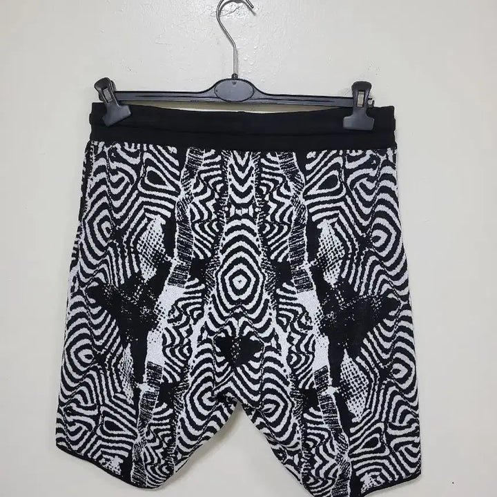 [BUNJANG] ZARA Pattern Shorts Black/White Free Size / 자라패턴 반바지 블랙/화이트 프리사이즈.260502