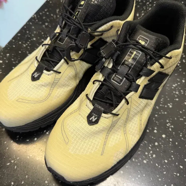 [BUNJANG] New Balance 1906R Pistachio Butter (260mm) / 뉴발란스 1906R 피스타치오 버터 260