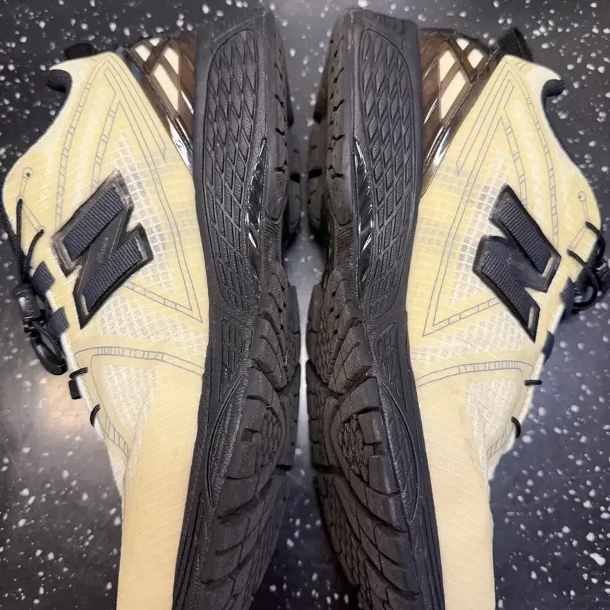 [BUNJANG] New Balance 1906R Pistachio Butter (260mm) / 뉴발란스 1906R 피스타치오 버터 260