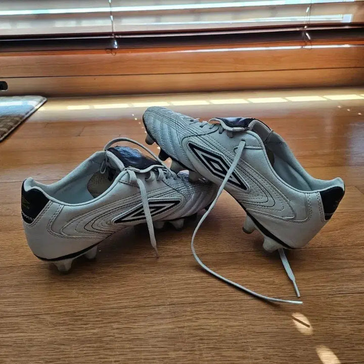 [BUNJANG] Umbro Diamond Pro Kangaroo Leather Soccer Cleats / 엄브로 천연가죽 축구화