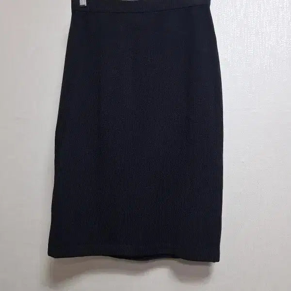 [BUNJANG] St. John Black Knit Midi Skirt (Size 26-28) / ST JOHN 센존 블랙니트 스커트 미디H라인 춘추 26 28까지