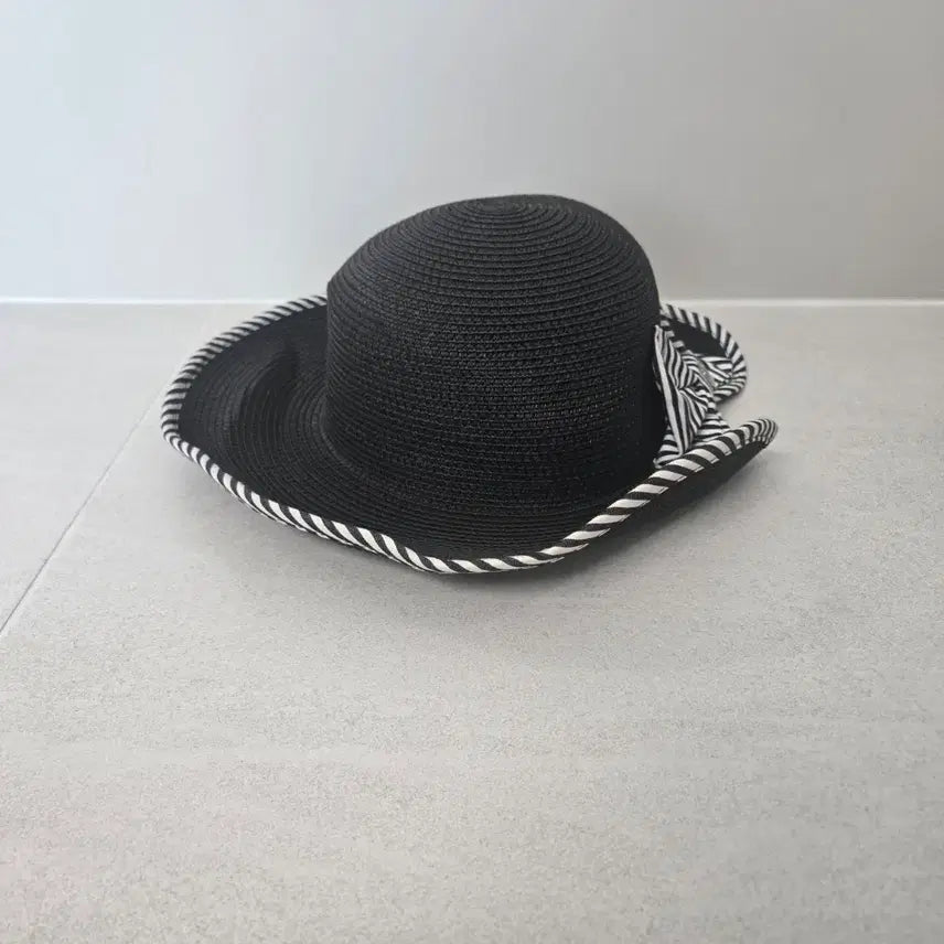 [BUNJANG] W.Angle Black Ribbon Straw Bucket Hat / 와이드앵글 검정 리본 밀짚 모자 벙거지 골프