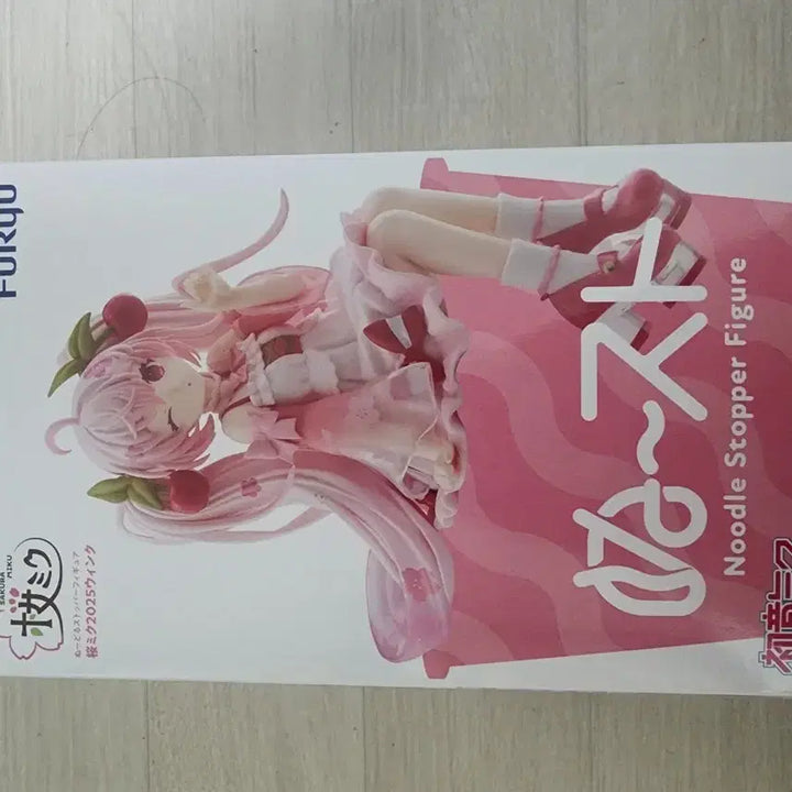 [BUNJANG] FuRyu Sakura Miku 2025 Noodle Stopper Figure / FuRyu 벚꽃미쿠 2025 누들 스토퍼 피규어