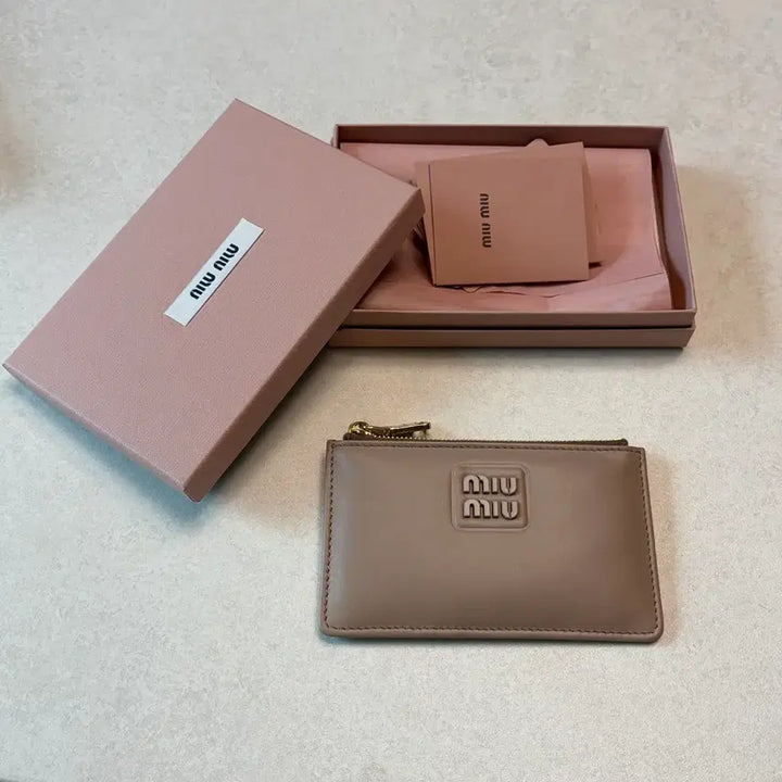 [BUNJANG] Miu Miu Envelope Zipper Card Holder Camel / 미우미우 카드지갑(새상품,정품)