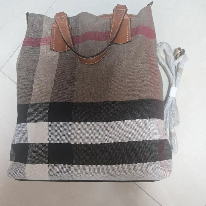 [BUNJANG] Burberry Check Canvas Tote Bag with Strap / 버버리 체크무늬 캔버스 토트백 + 스트랩