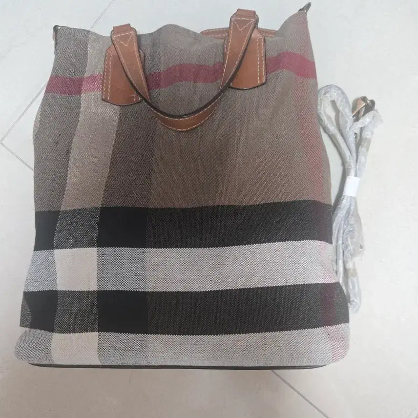[BUNJANG] Burberry Check Canvas Tote Bag with Strap / 버버리 체크무늬 캔버스 토트백 + 스트랩