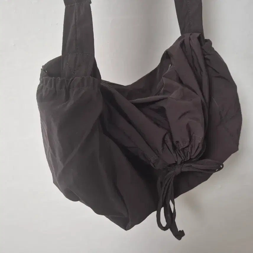 [BUNJANG] Uniqlo U x Lemaire Drawstring Shoulder Bag / 유니클로 u 르메르 드로우스트링숄더백