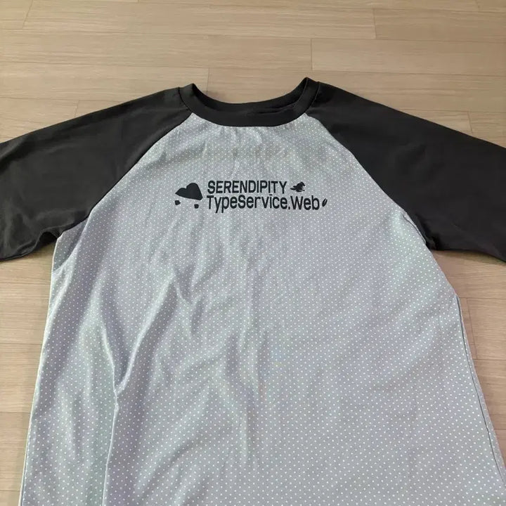 [SOLD OUT] 새상품 타입서비스 롱슬리브 Dotted Raglan [Charcoal]