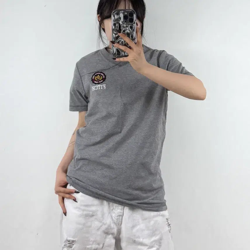 [BUNJANG] Abercrombie &amp; Fitch V-Neck Patch Logo Short Sleeve T-Shirt M / 아베크롬비 브이넥 패치 로고 반팔 티셔츠 E190