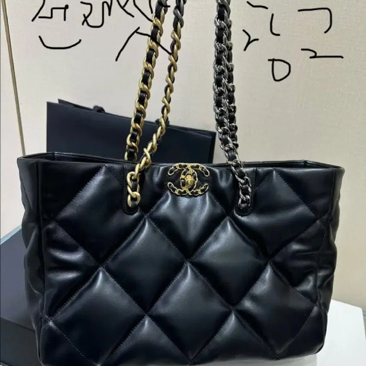 [BUNJANG] Chanel 19 Bag Lambskin Shoulder Bag Black / 샤넬 19백 블랙 숄더백 램스킨(기프트 제품)