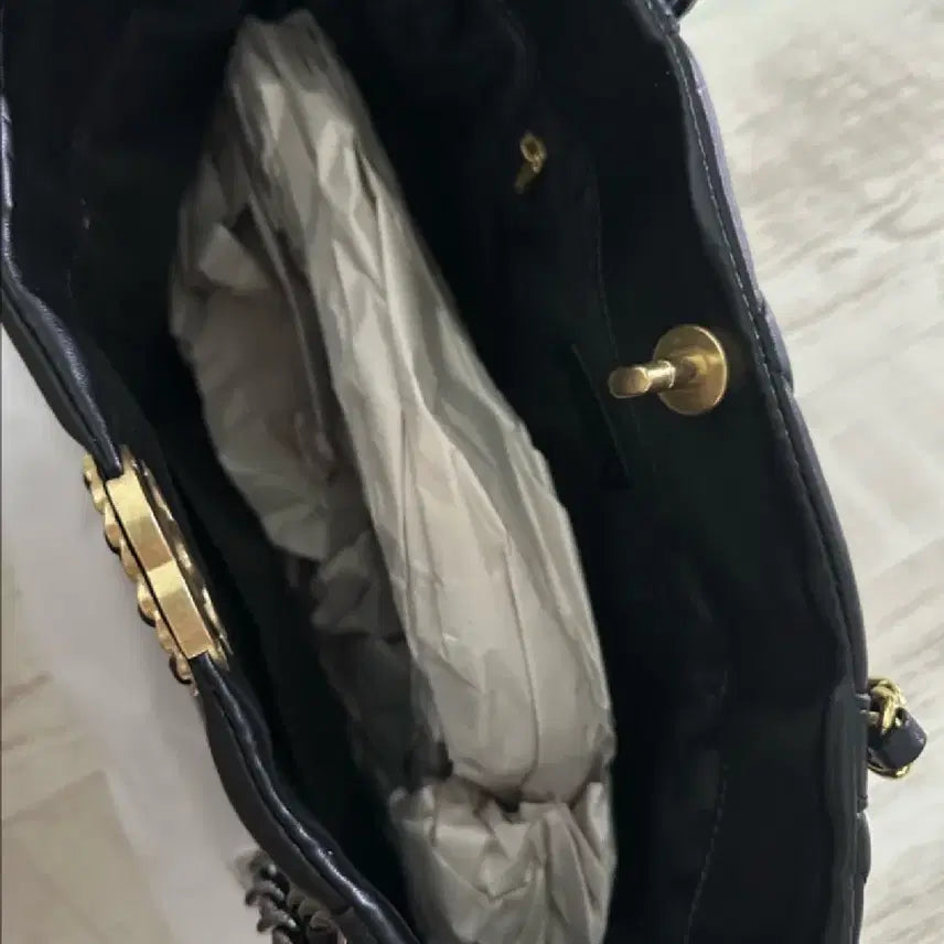 [BUNJANG] Chanel 19 Bag Lambskin Shoulder Bag Black / 샤넬 19백 블랙 숄더백 램스킨(기프트 제품)