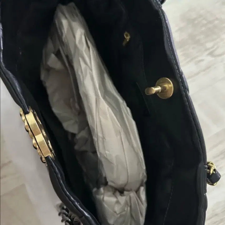 [BUNJANG] Chanel 19 Bag Lambskin Shoulder Bag Black / 샤넬 19백 블랙 숄더백 램스킨(기프트 제품)