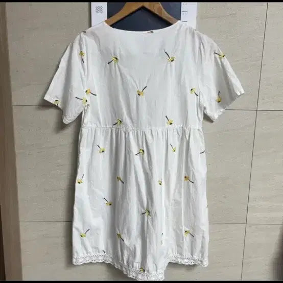 [SOLD OUT] 화이트 자수 반팔 원피스