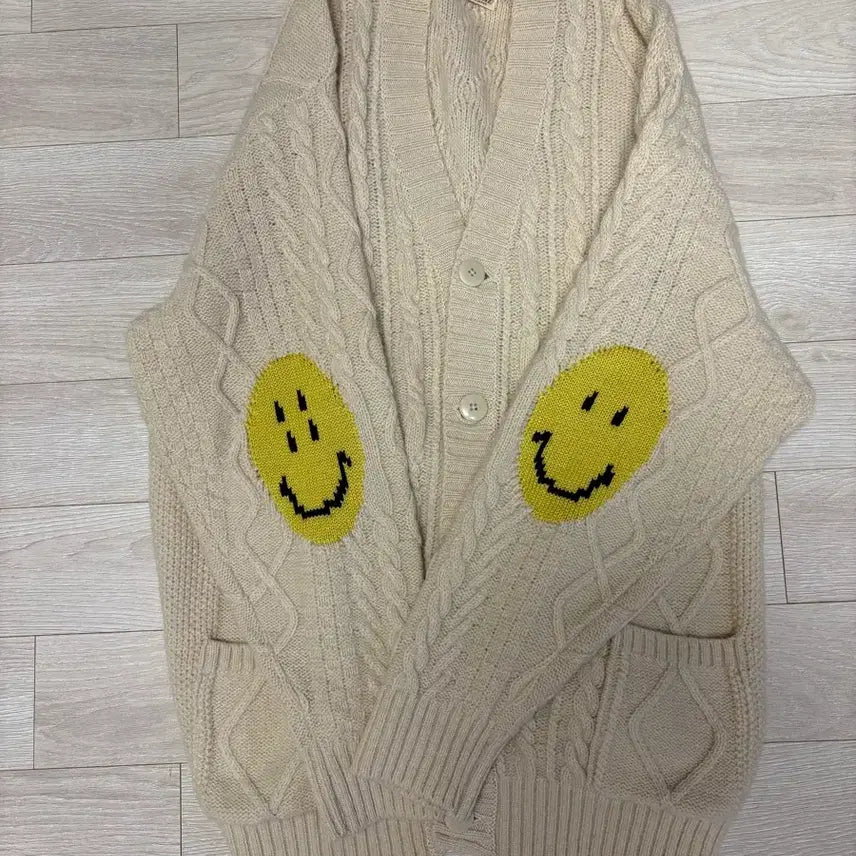[BUNJANG] Capital Cable Knit Smile Cardigan Size 3 / 캐피탈 케이블니트 스마일 가디건 3사이즈