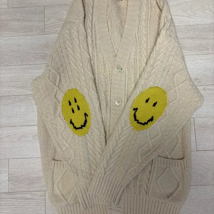 [BUNJANG] Capital Cable Knit Smile Cardigan Size 3 / 캐피탈 케이블니트 스마일 가디건 3사이즈