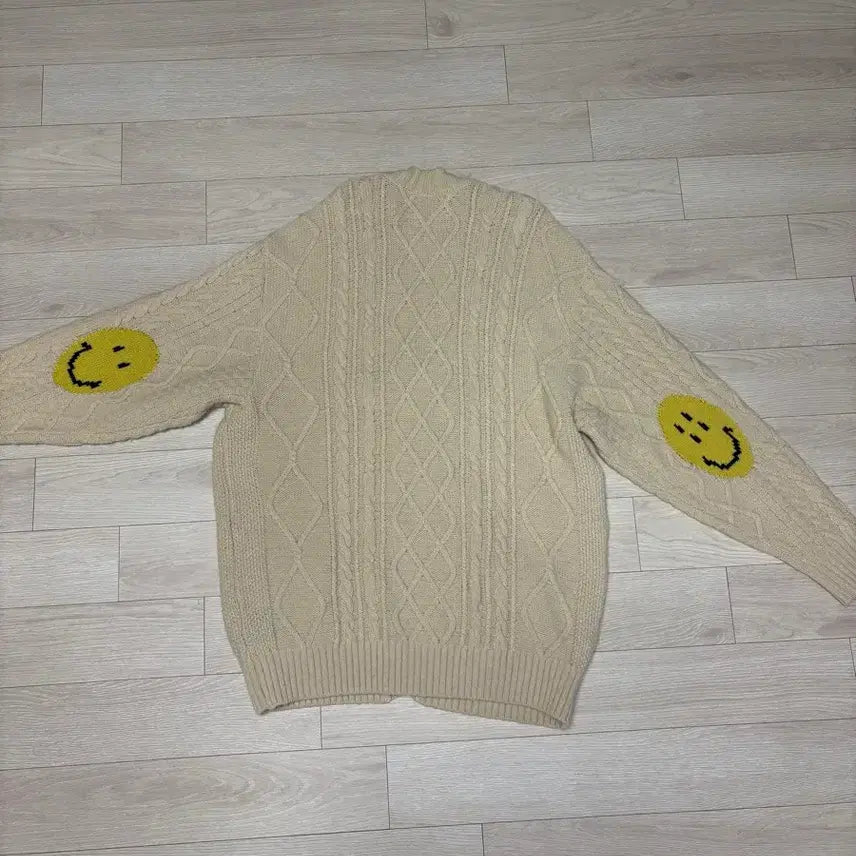[BUNJANG] Capital Cable Knit Smile Cardigan Size 3 / 캐피탈 케이블니트 스마일 가디건 3사이즈