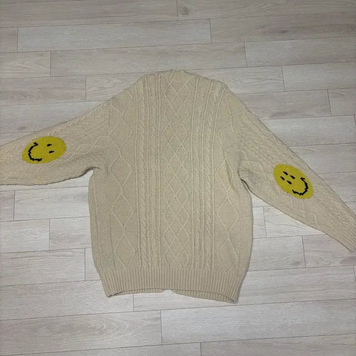 [BUNJANG] Capital Cable Knit Smile Cardigan Size 3 / 캐피탈 케이블니트 스마일 가디건 3사이즈