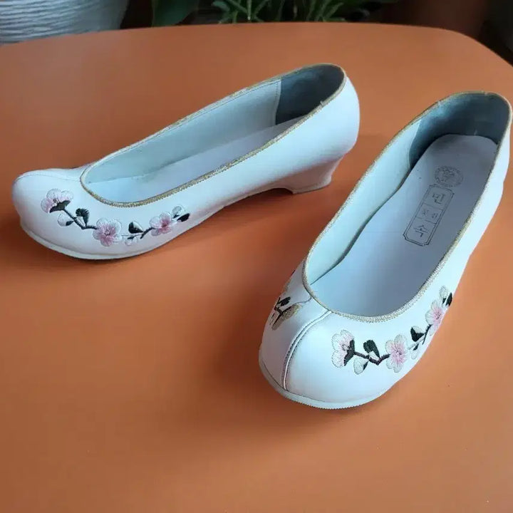 [BUNJANG] Korean Traditional Embroidered Shoes White Size 230-240 / [ 민속 꽃신 흰색 자수 230-240 ]