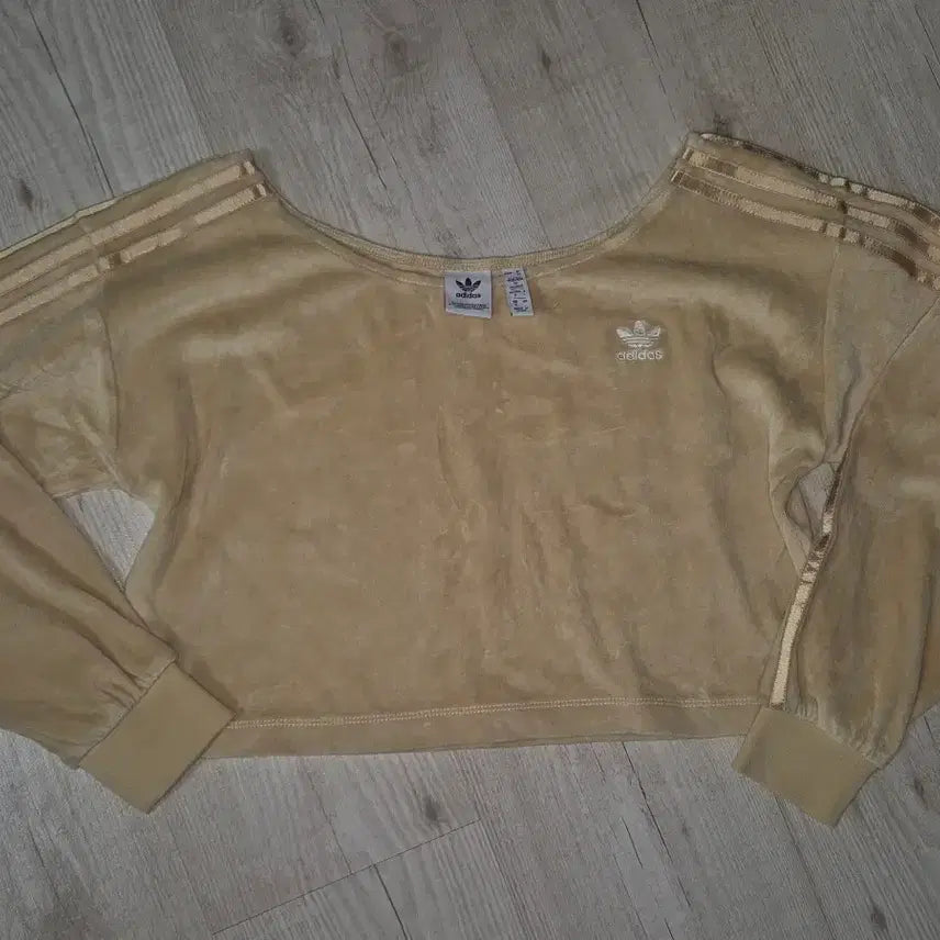 [BUNJANG] Adidas Velvet Off-Shoulder Top / 아디다스 오프숄더 벨벳
