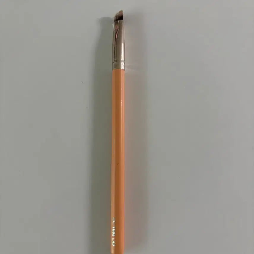 [BUNJANG] The Tool Lab Angled Eyebrow Brush / 더툴랩 아이브로우 사선 브러쉬