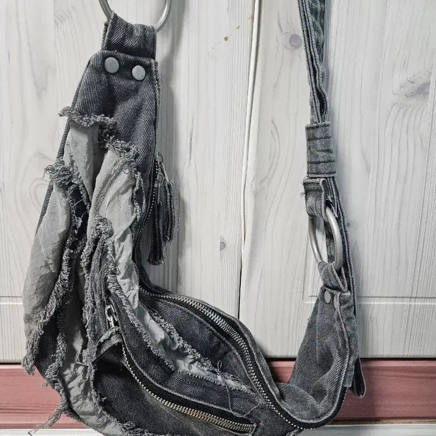 [BUNJANG] Beslow Curved Line Body Bag / 비슬로우 커브드 라인 바디 백(가방,크로스백)