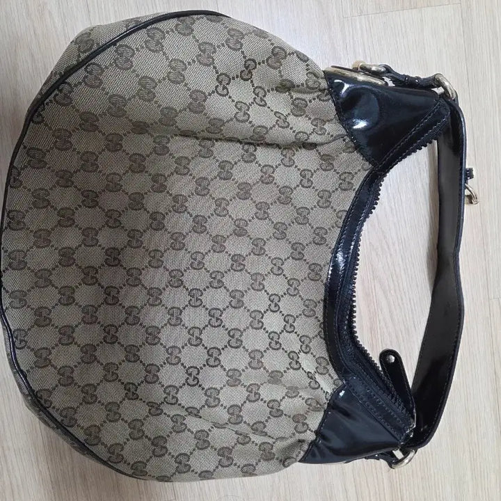 [BUNJANG] Gucci GG Logo Shoulder Bag / 구찌 GG 로고 숄더백