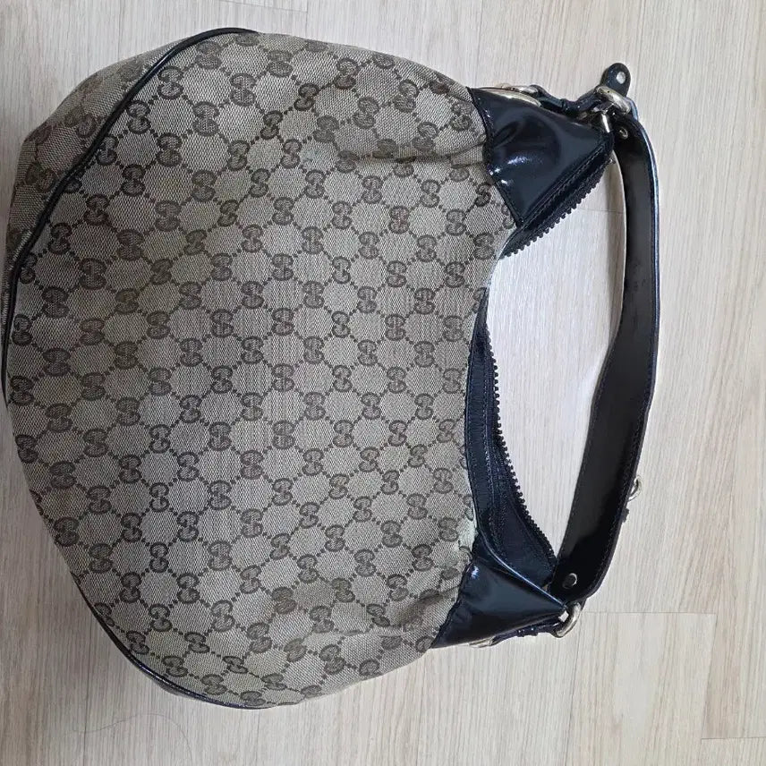 [BUNJANG] Gucci GG Logo Shoulder Bag / 구찌 GG 로고 숄더백