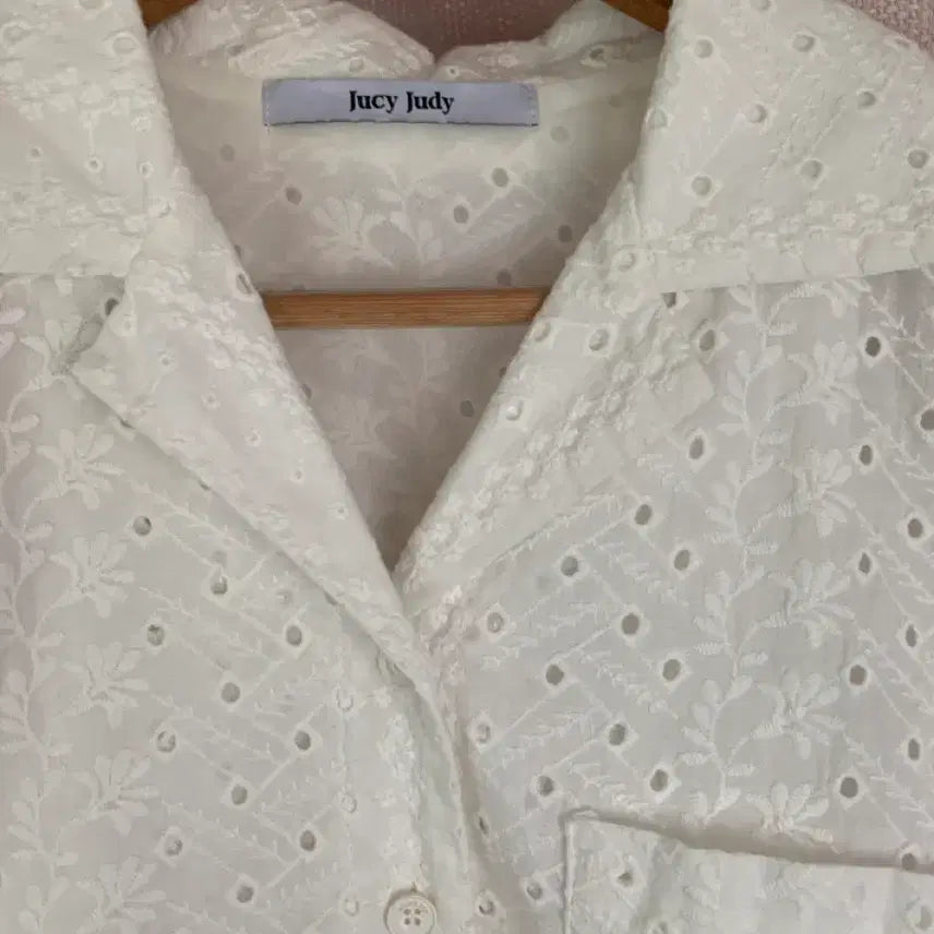 [BUNJANG] Juicy Judy Eyelet Punching Shirt / 쥬시쥬디 아일렛 펀칭 셔츠 (정가 139,000원)