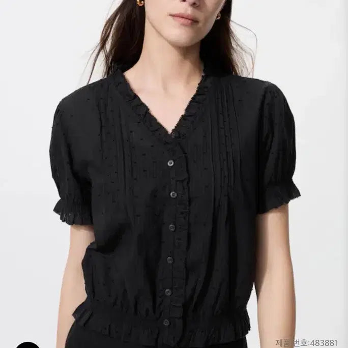 [BUNJANG] Uniqlo Blouse Bundle Set (Black, White) / 유니클로 블라우스 일괄 (블랙 화이트)