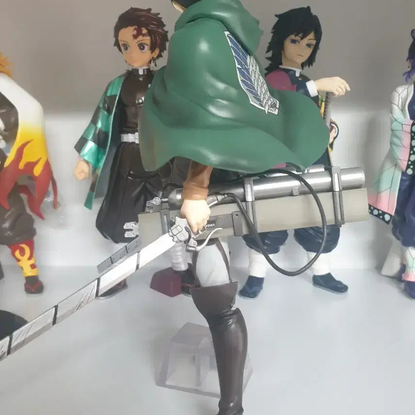 [BUNJANG] Attack on Titan Levi B Prize Figure / 진격의 거인 피규어 리바이 b상