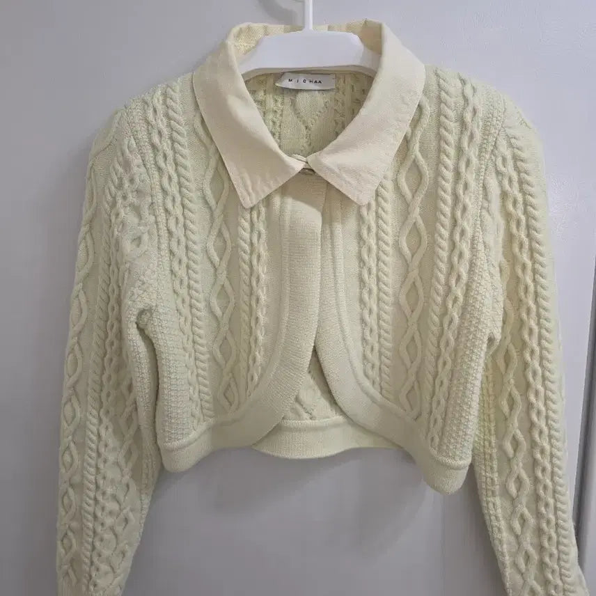 [BUNJANG] MICHAA Cropped Cable Knit Cardigan Ivory / 미샤 크롭 꽈배기 가디건 아이보리