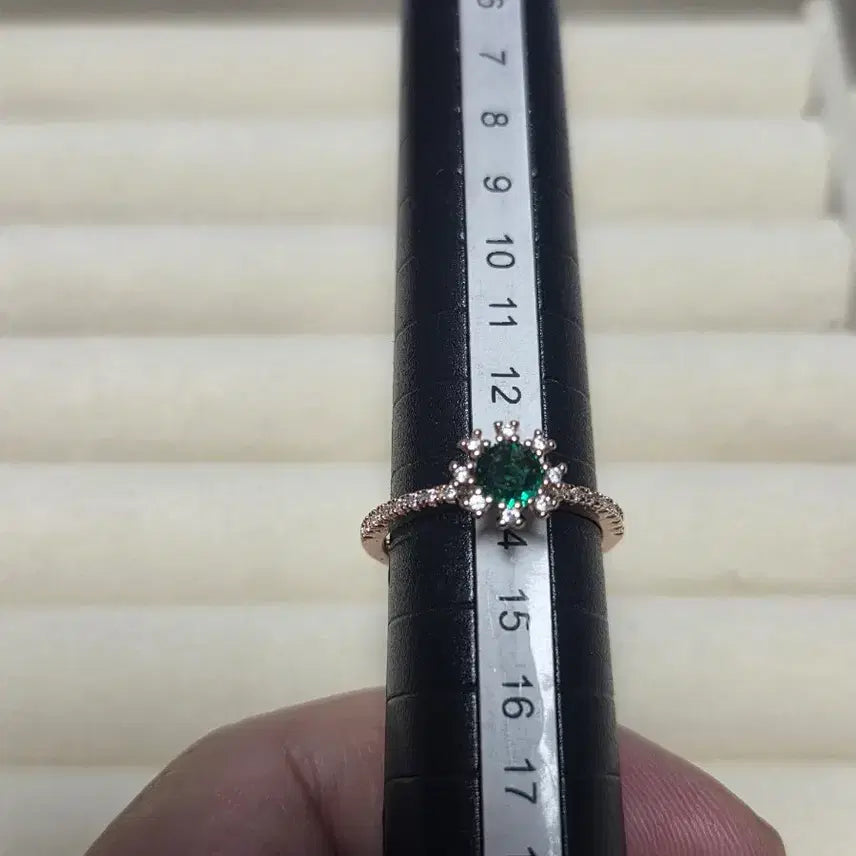 [SOLD OUT] 그린 에메랄드 반지(사이즈 조절가능