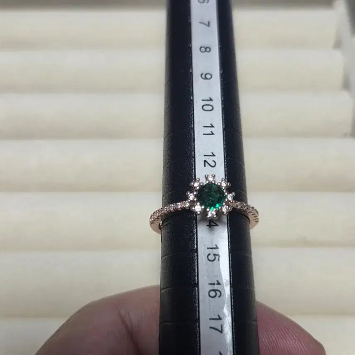 [SOLD OUT] 그린 에메랄드 반지(사이즈 조절가능
