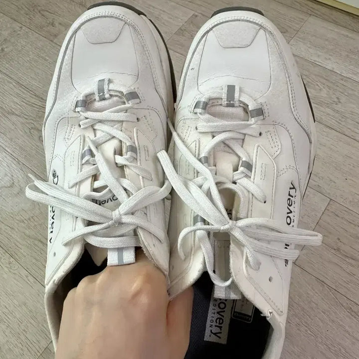 [BUNJANG] Discovery Expedition White Sneakers (Size 270) / 디스커버 익스페디션 운동화 270