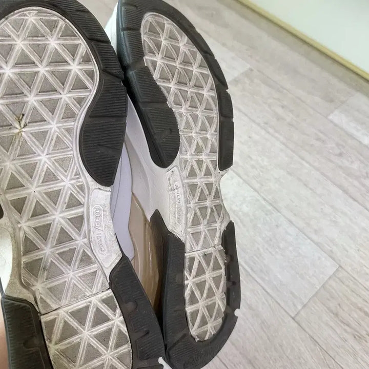 [BUNJANG] Discovery Expedition White Sneakers (Size 270) / 디스커버 익스페디션 운동화 270