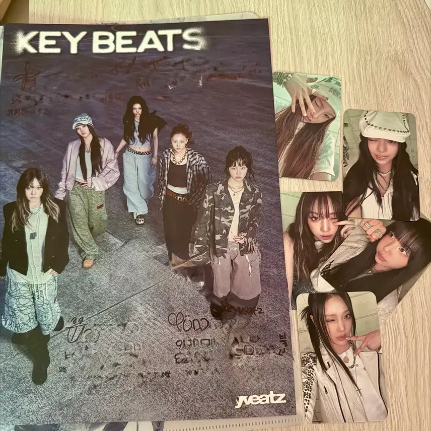 [BUNJANG] Kivitz Autographed Poster + Photocard Bundle / 키비츠 친필 사인 포스터+포카