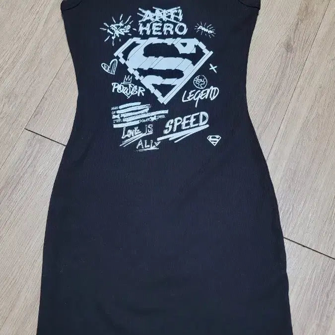 [BUNJANG] 13DE MARZO Superman Bear Bodycon Dress / 미사용 13DE MARZO 슈퍼맨 베어 바디콘 드레스