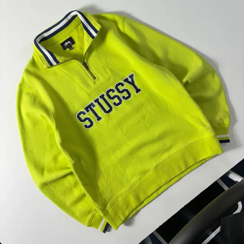 [BUNJANG] Stussy Spellout Neon Pullover Half Zip Sweatshirt / Stussy  스투시 스펠아웃 네온 풀오버 반집업 맨투맨
