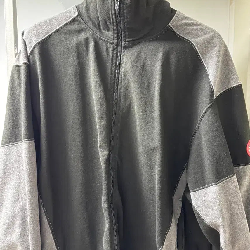 [BUNJANG] KAVMUHT Overdyed Panelled Light Zip [L] / 카브엠트 오버다이 패널드 라이트 집 [L]