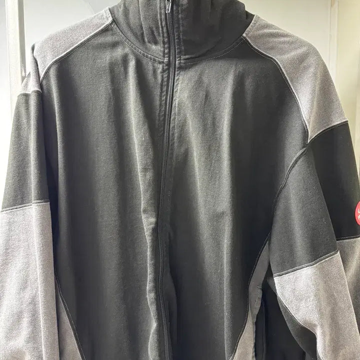 [BUNJANG] KAVMUHT Overdyed Panelled Light Zip [L] / 카브엠트 오버다이 패널드 라이트 집 [L]