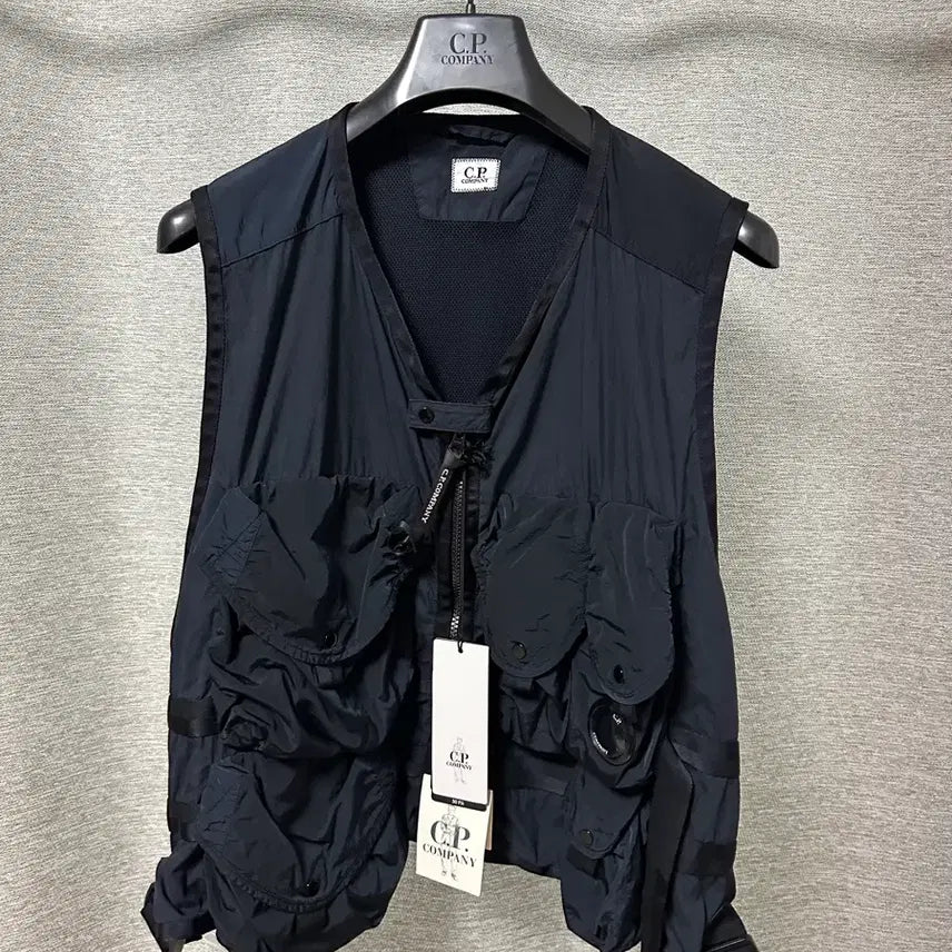 [BUNJANG] CP Company Nylon Utility Vest Navy / CP컴퍼니 나일론 유틸리티 베스트 네이비 (95)