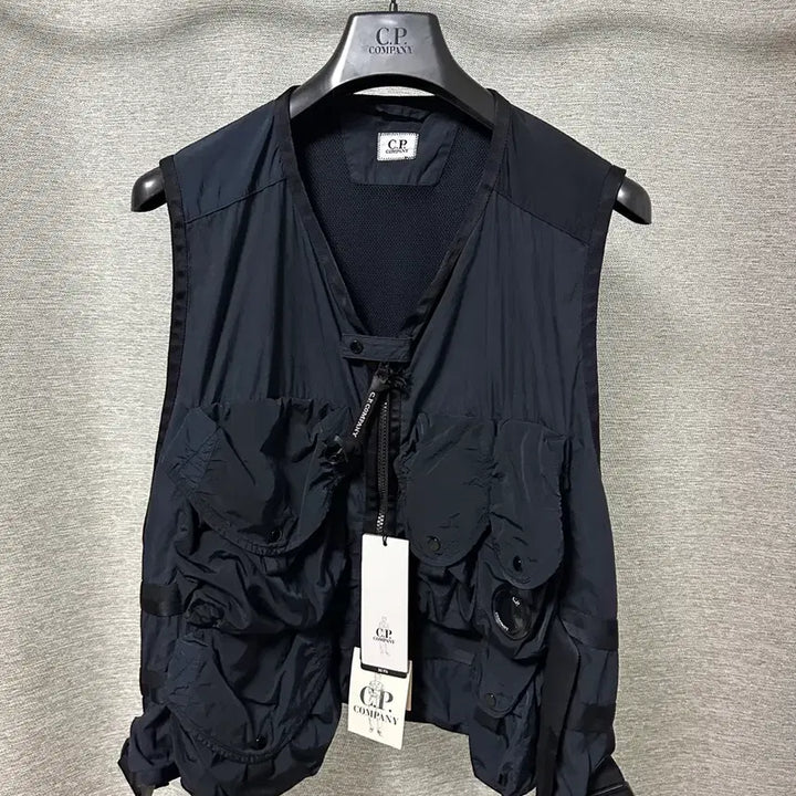 [BUNJANG] CP Company Nylon Utility Vest Navy / CP컴퍼니 나일론 유틸리티 베스트 네이비 (95)