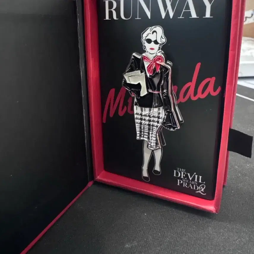 [BUNJANG] The Devil Wears Prada 2 Miranda Badge / 악마는 프라다를 입는다 2 미란다 뱃지