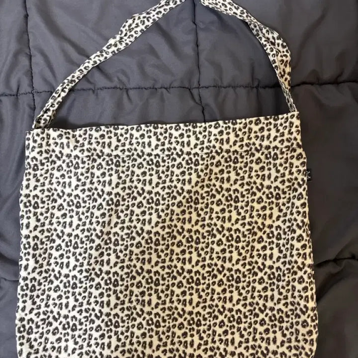 [BUNJANG] Leopard Print Shoulder Bag / 호피무늬 에코백