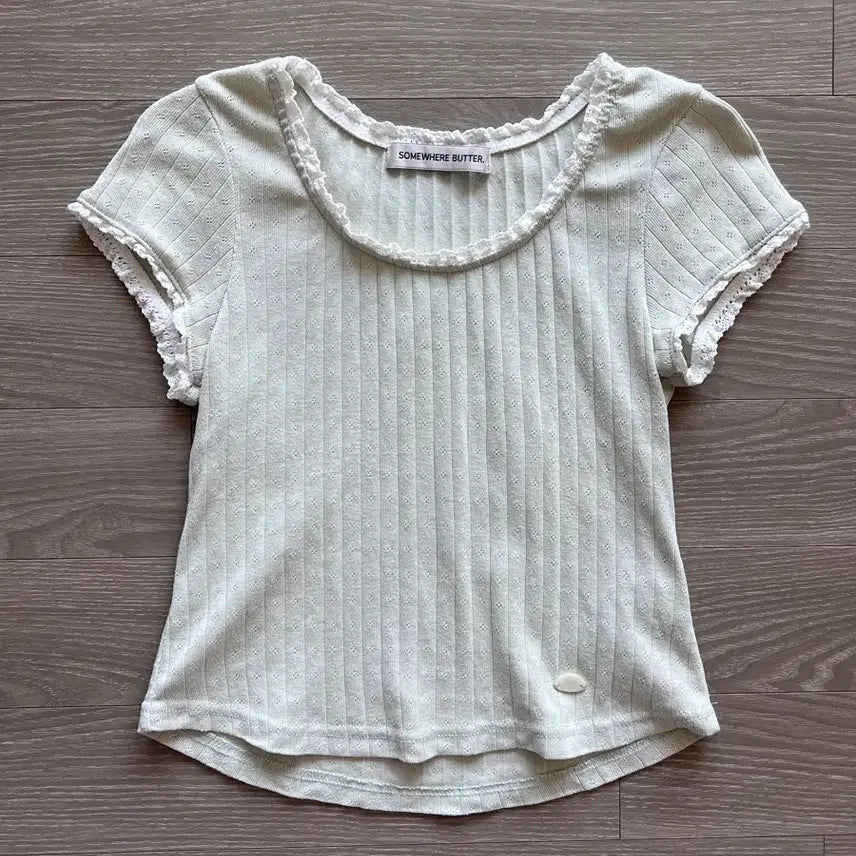 [BUNJANG] Somewhere Better Mint Lace Pendant Scoop Top / 썸웨어버터 민트 티셔츠 Lace pendant scoop top
