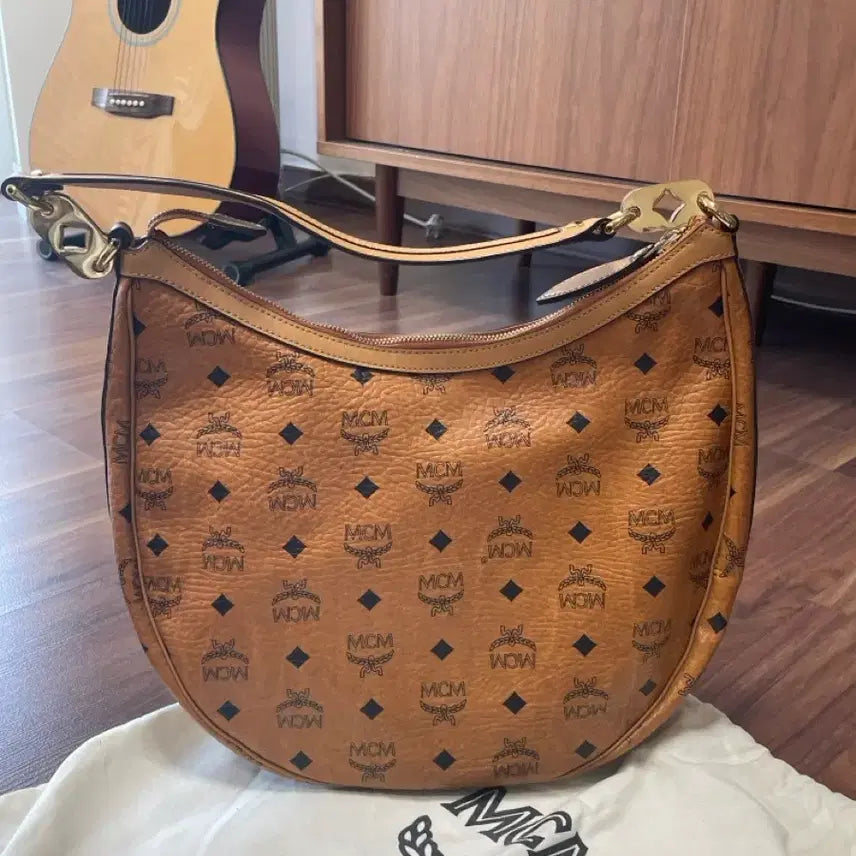 [SOLD OUT] MCM 호보백 브라운 + 더스트백