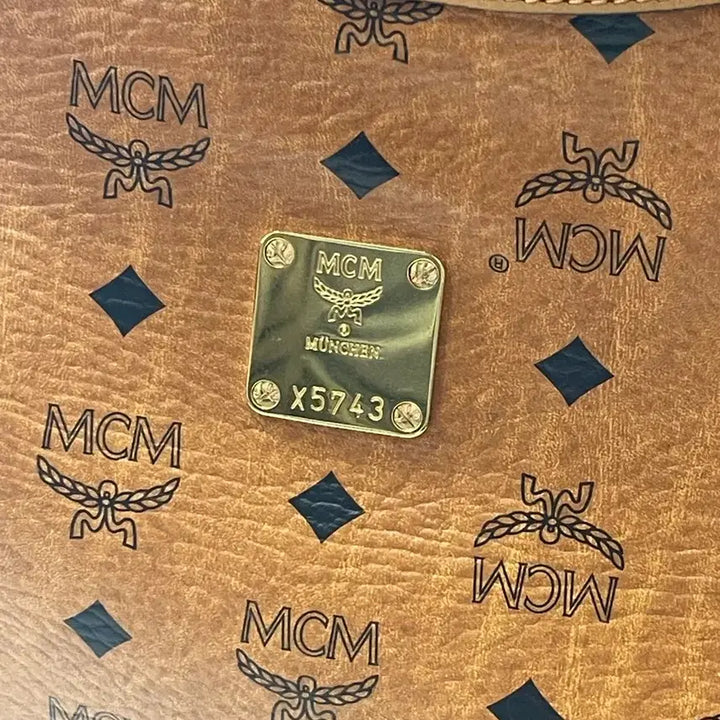 [SOLD OUT] MCM 호보백 브라운 + 더스트백