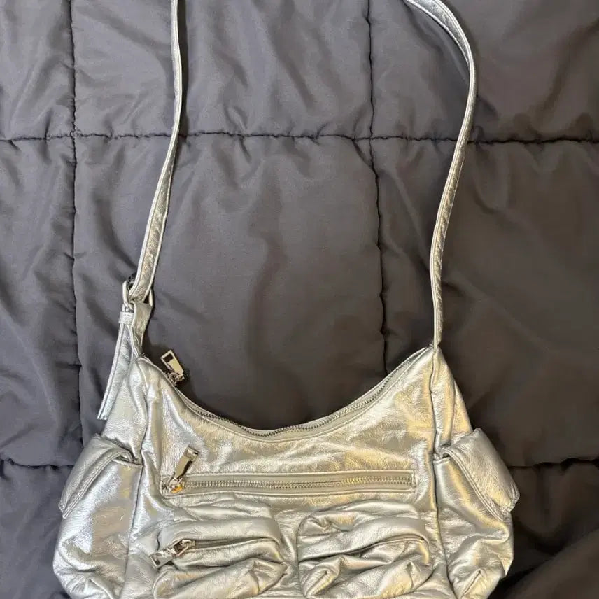 [BUNJANG] Silver Shoulder Bag / 실버백 판매합니다!